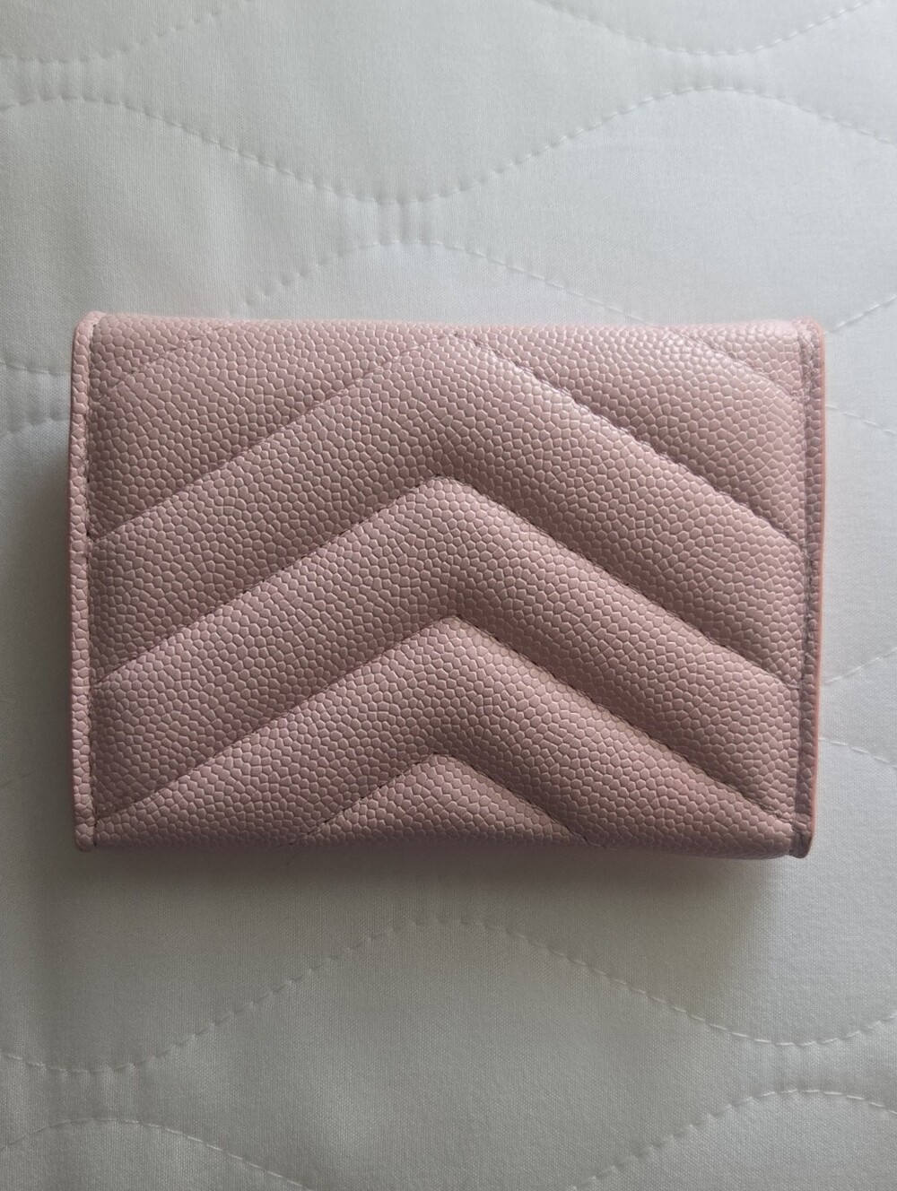 NWOT! DESIGNER INSPIRED CARD HOLDER WALLET - BEAUTIFUL PINK W/SILVER HARDWARE - Picture 2 of 3